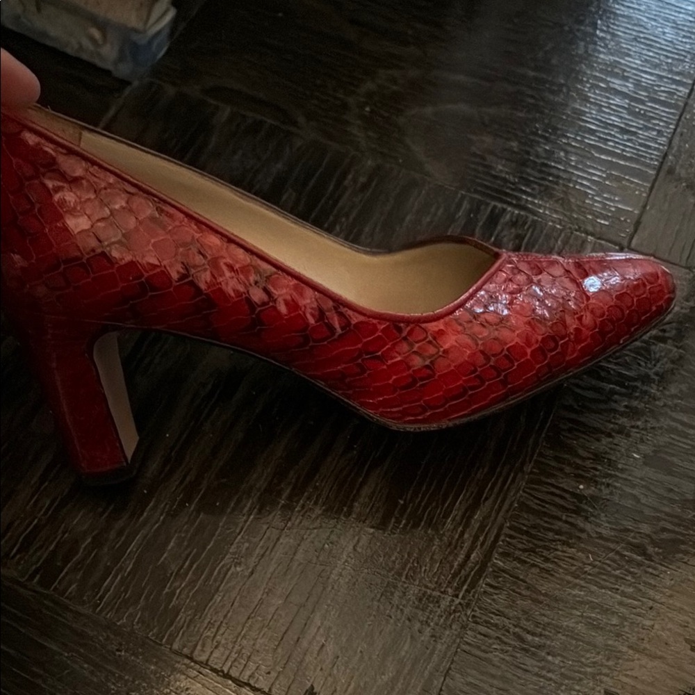 Red snakelike pattern  leather pumps